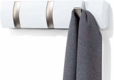 Umbra-Flip-3-Garderobenhaken-–-Moderne-Schlichte-und-Platzsparende-Garderobenleiste-mit-3-Beweglichen-Haken-fuer-Jacken-Maentel-Schals-Handtaschen-und-Mehr-Hochglanz-Weiss