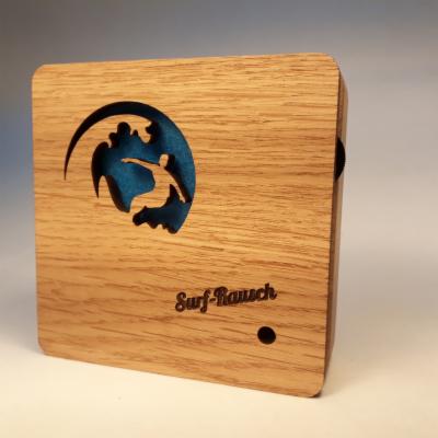 Surf-Rausch-Naturgeraeuschebox-Surf-Wellen-Meer-Strand-Kuesten-Moeven-Gesang-Designer-Stueck-aus-Vollholz-Eiche-geoelt-mit-Bewegungsmelder-Aufladen-ueber-USB-Kabel-inkl-100-Made-in-Germany-NACHHALTIG-OeKOLOGISCH-NATURNAH