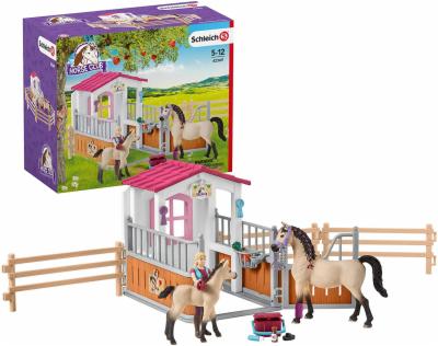 Schleich-42369-Horse-Club-Spielset-Pferdebox-mit-Arabern-und-Pferdepflegerin-Spielzeug-ab-5-Jahren