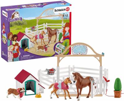 Schleich-42458-Horse-Club-Spielset-Horse-Club-Hannahs-Gastpferde-mit-Huendin-Ruby-Spielzeug-ab-5-Jahren