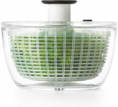 Salatschleuder-mit-Sieb-und-Deckel-Salatschleuder-zum-Waschen-und-Trocknen-von-Salat-und-Kraeutern-OXO-Salatschleuder-klein-Salatschleuder-mit-Druck-und-Stoppknopf